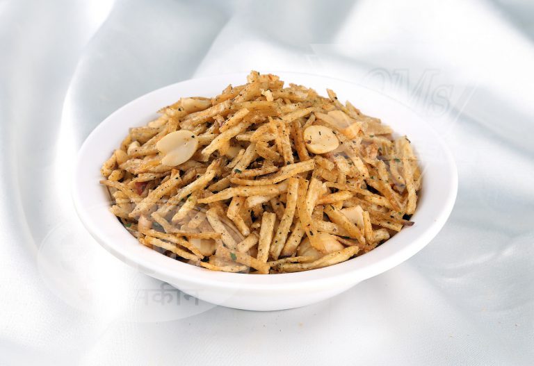 OM's Namkeen Aloo Phalahari Kali Mirch - 500g | Spicy & Crunchy Snack